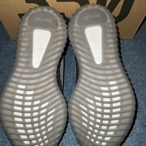 Yeezy 350 beluga 2.0 main image 10
